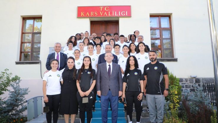 Kars Valisi Ziya Polat, spora ve gençliğe verdiği desteği sürdürüyor