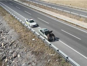 Kars’ta drone destekli trafik denetiminde ehliyetsiz sürücü yakalandı