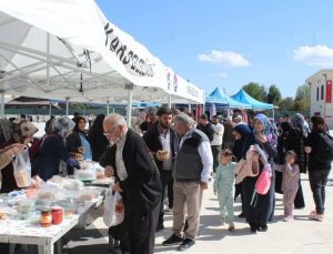 Kars'ta Kur'an kursları yararına “Hayır Çarşısı” kuruldu