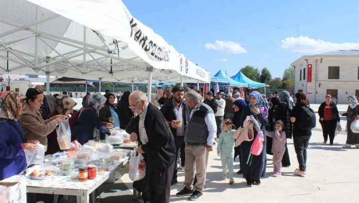 Kars'ta Kur'an kursları yararına “Hayır Çarşısı” kuruldu