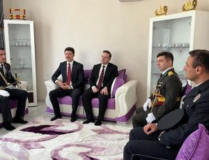 Digor Kaymakamı Kahraman’dan Şehit Hasan Baykız kabrini ziyaret etti