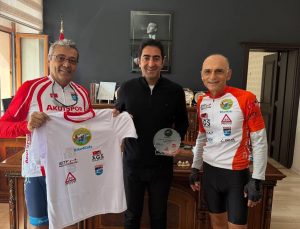 Bisikletler Derneği Genel Başkanı Murat Suyabatmaz’dan Sarıkamış Kaymakam Enis Aslantatar'a ziyaret