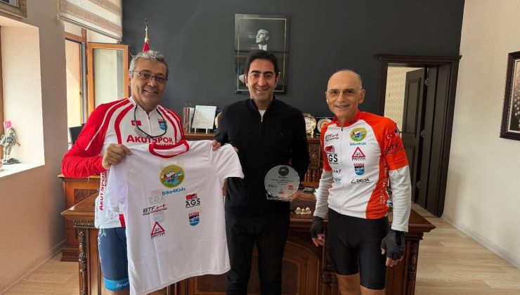 Bisikletler Derneği Genel Başkanı Murat Suyabatmaz’dan Sarıkamış Kaymakam Enis Aslantatar'a ziyaret