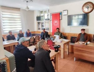 Kars’ta çiftçilere şarbon eğitimi verildi