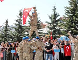 Kars’ta Komandoların yaptığı gösteri beğeni topladı