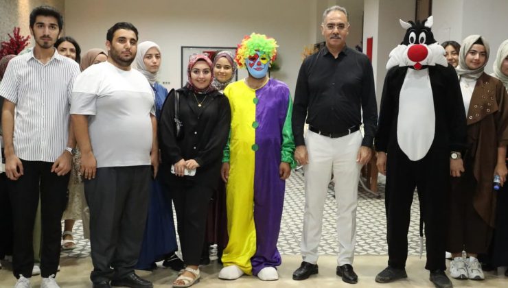 Eyyübiye Belediye Başkanı Kuş, üniversiteye yerleşen gençlerle buluştu