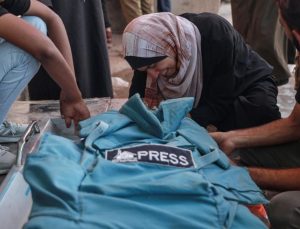 Gazze’de bir gazeteci daha yaşamını yitirdi