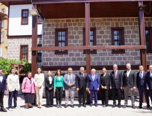 AK Parti Genel Başkan Yardımcısı Yayman: Günümüzde en tehlikeli silah dijital medya