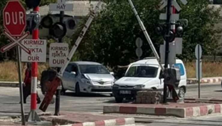 Burdur’da kavşakta kaza: Can kaybı ve yaralanma yaşanmadı