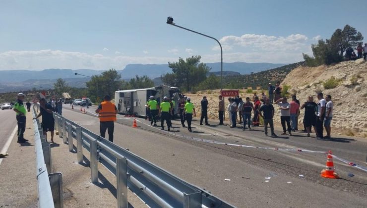Mersin’de yolcu otobüsü ile kamyon çarpıştı: Ölü ve yaralılar var