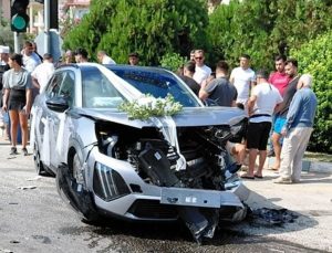 Kaş Kalkan’da ışıklarda maddi hasarlı kaza