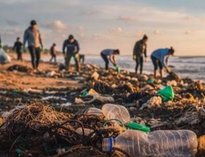 Antalya’da deniz gönüllüleri kıyı temizliği için buluşuyor