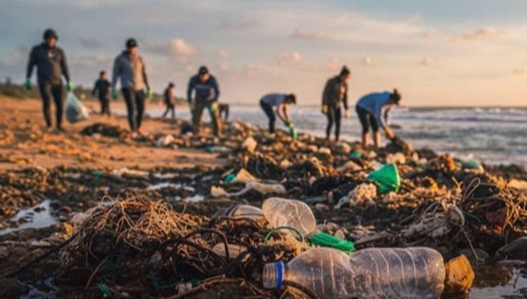 Antalya’da deniz gönüllüleri kıyı temizliği için buluşuyor