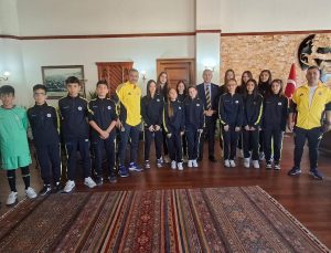 Fenerbahçe Spor Okulları sporcularından kaymakama ziyaret