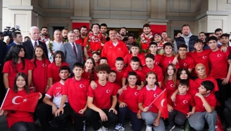 Paralimpik Milli sporcular tarihi başarılara imza attı