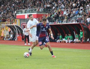 Düzcespor, sahasında Çayelispor'u 4-0 mağlup etti
