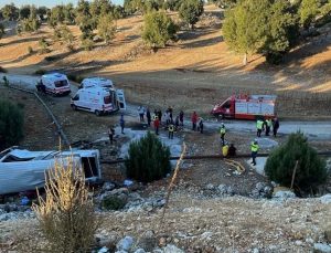 Mersin’de işçi servisi şarampole devrildi: 5 ölü, 14 yaralı