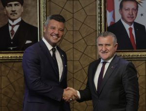 Bakan Bak Fenerbahçe yönetimini kabul etti