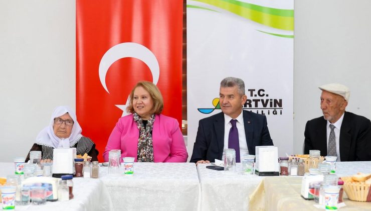 Artvin Valisi Ergün, sakin şehir Şavşat’ta huzurevi sakinlerini ziyaret etti