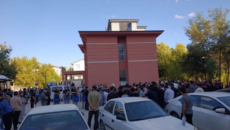 Elazığ’da izinsiz yürüyüşe polis müdahalesi