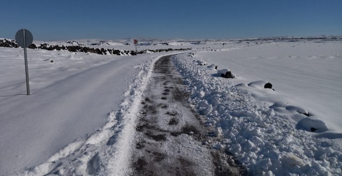 Diyarbakır’da Belediyenin Açmadığı Yolu Mahalleli Kendi İmkanlarıyla Açtı