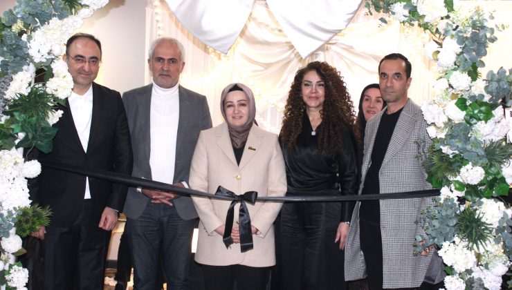 TÜLAY VURAN, “GÜZELLİĞİN YENİ TEKNOLOJİSİ MERZELIA” YI ÖZEL BİR DAVETLE AÇTI!