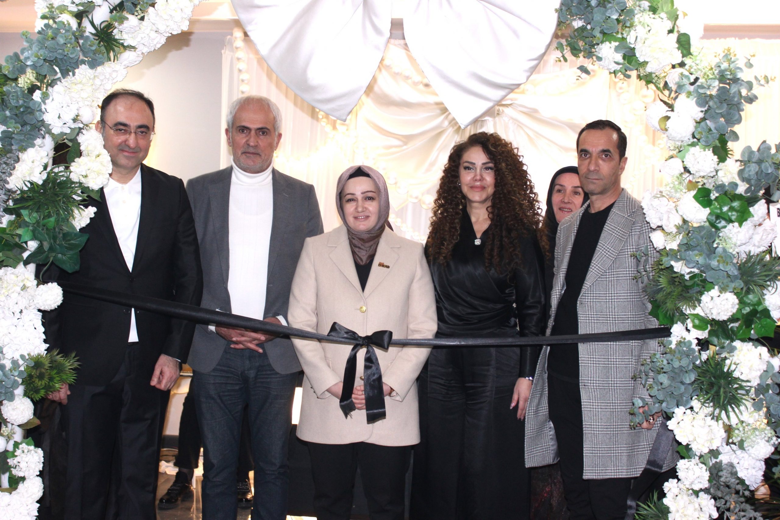 TÜLAY VURAN, “GÜZELLİĞİN YENİ TEKNOLOJİSİ MERZELIA” YI ÖZEL BİR DAVETLE AÇTI!