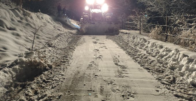 Diyarbakır’da Yoğun Kar Yağışı Ulaşımı Aksattı, Hazro’da Köy Yolları Açıldı