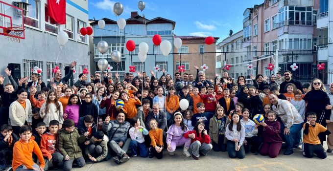 OYAK Çimento “Renkli Yakalar” ile Geleceği Güzelleştiriyor