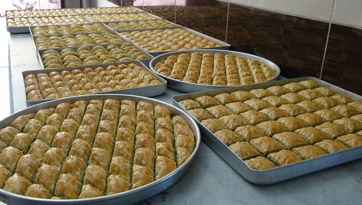 Diyarbakır’da Tatlıcılar Yoğun Mesai Yapıyor