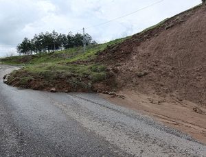 Diyarbakır-Mardin Yolunda Toprak Kayması