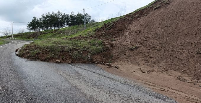 Diyarbakır-Mardin Yolunda Toprak Kayması