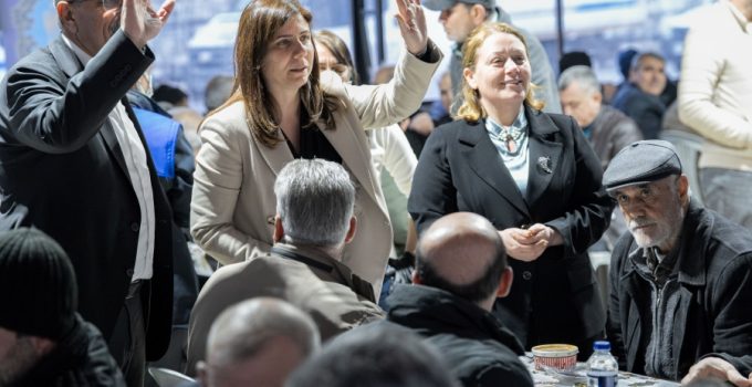 Eşbaşkanlar, Yurttaşlarla İftar Çadırları Sofrasında Buluştu