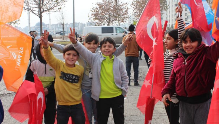 AK Partili Arslan: “Diyarbakır’da Kürt Gençliği Türkiye Bayrağıyla Zafer İşaretini Birlikte Taşıyor”