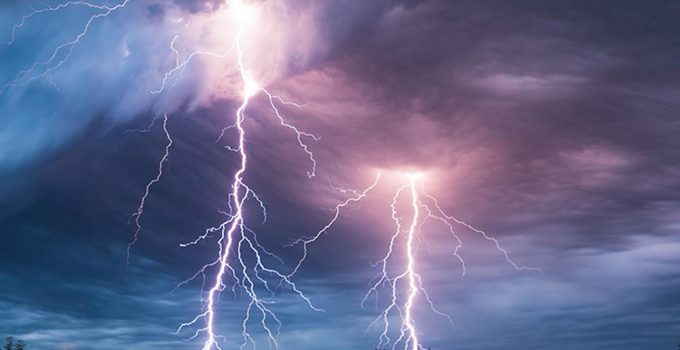 Çınar’da Yıldırım Düştü: 1 Yaralı