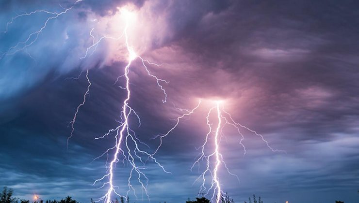 Çınar’da Yıldırım Düştü: 1 Yaralı