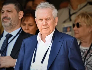 Fenerbahçe Başkan Adayı Aziz Yıldırım Sahaya İniyor