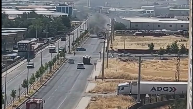 Diyarbakır’da Seyir Halindeki Otomobil Alevlere Teslim Oldu