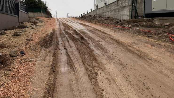 Yıllardır Yapılmayan Yol Mahalle Sakinlerini Mağdur Ediyor