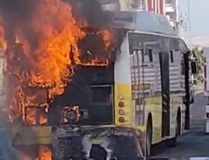 Diyarbakır’da Belediye Otobüsü Alev Alev Yandı