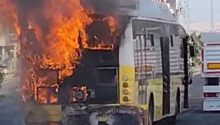 Diyarbakır’da Belediye Otobüsü Alev Alev Yandı