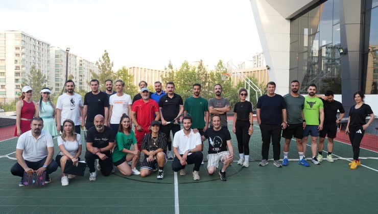 The BOSS’ tan Teniste Zirve Organizasyon 300 Bin TL Değerinde Altın Ödül