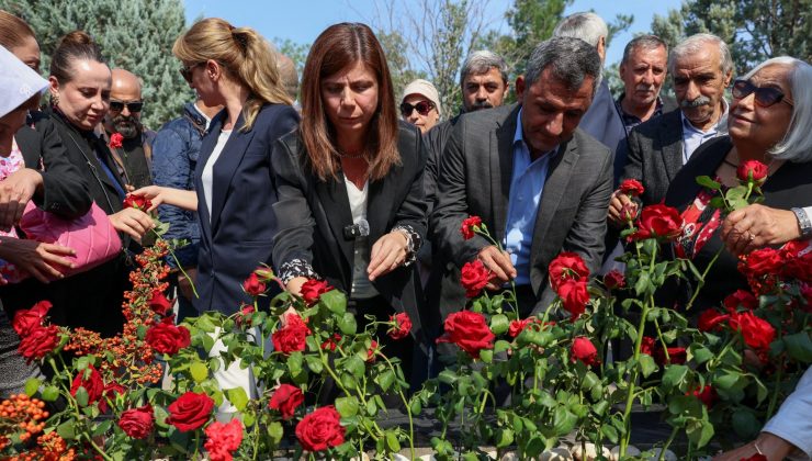 Yazar Mehmet Uzun mezarı başında anıldı