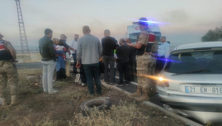 Diyarbakır-Çınar Yolunda 2 Otomobil Çarpıştı: 2 Yaralı