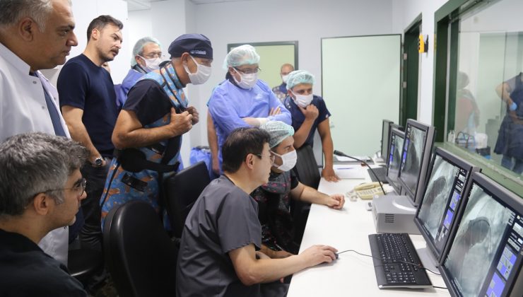 Diyarbakır’da 2 Çocuk Hastaya Pulmoner Kapak İmplantasyonu Yapıldı